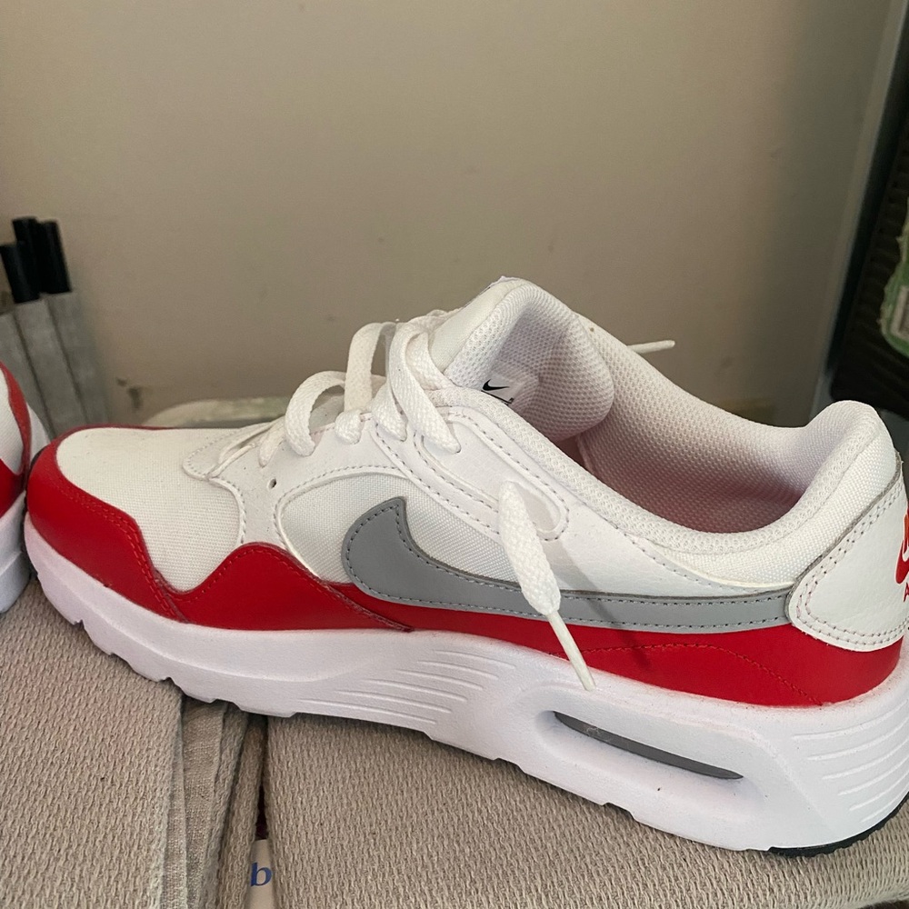 Nike White and Red Sneakers Sporty Design